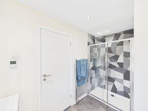 Jack & Jill En-suite- click for photo gallery